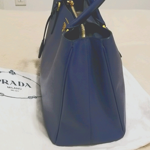Prada bag - Picture 2 of 6